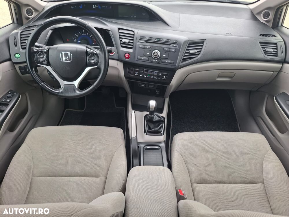 Honda Civic 1.8 i-VTEC MT Lifestyle - 17