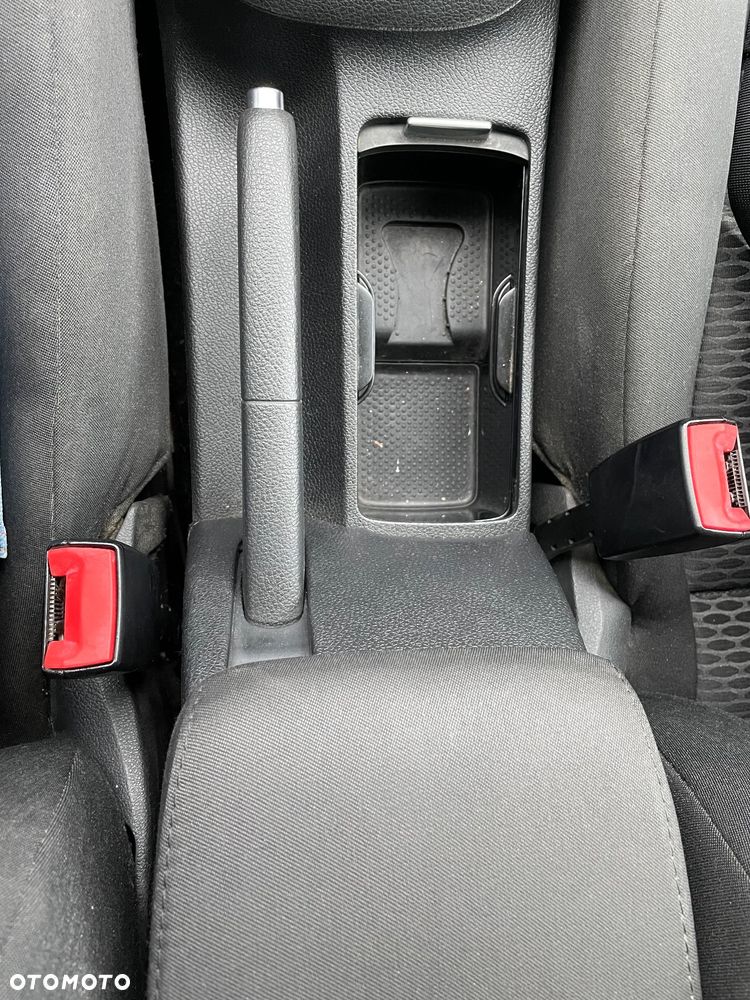 Volkswagen Golf VI 1.6 TDI Trendline DSG - 12