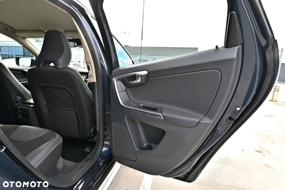 Volvo XC 60 D4 Momentum - 24