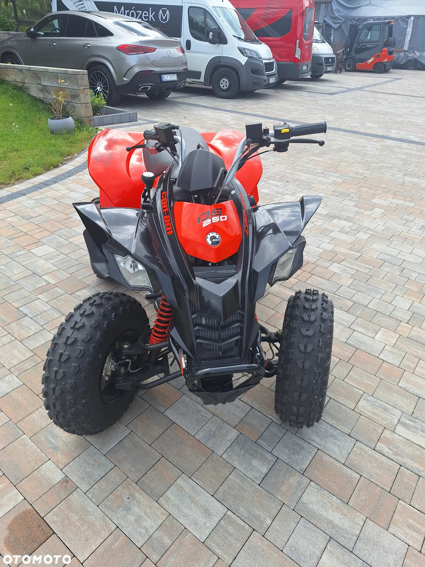 Can-Am Inny - 10