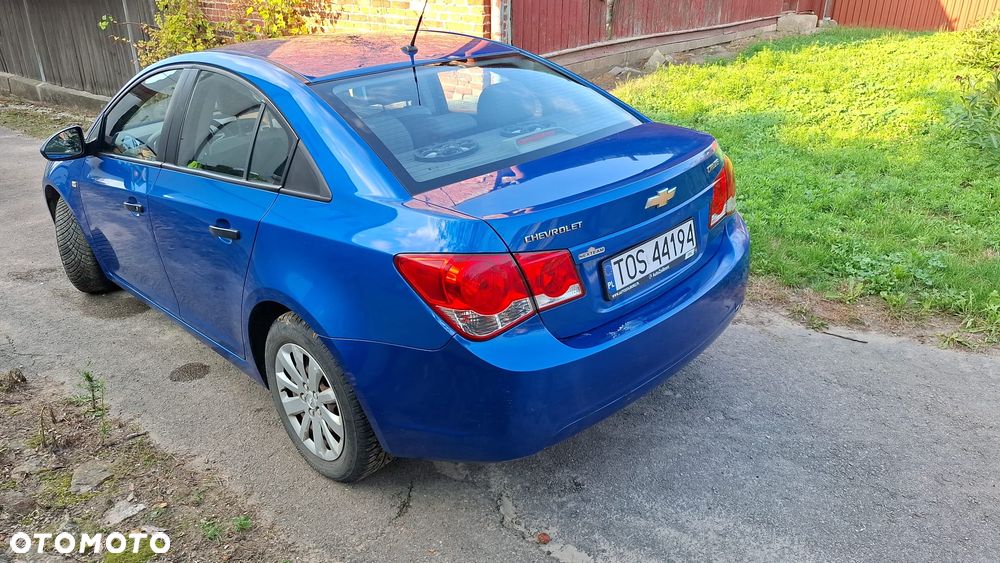 Chevrolet Cruze 1.6 Base - 3