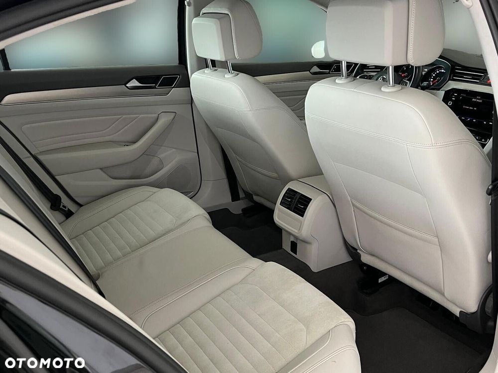 Volkswagen Passat 2.0 TDI Elegance DSG - 31