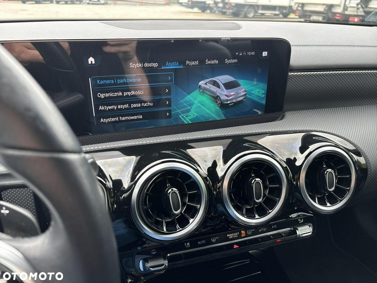 Mercedes-Benz CLA - 23