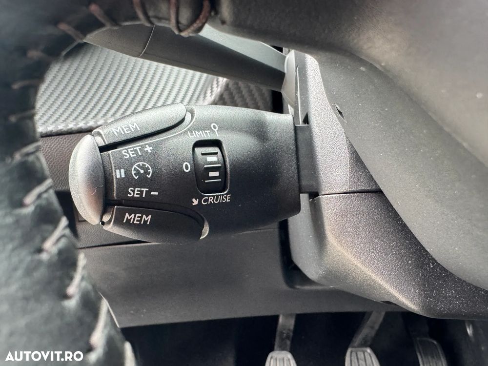 Peugeot 208 PureTech 75 Allure Pack - 19