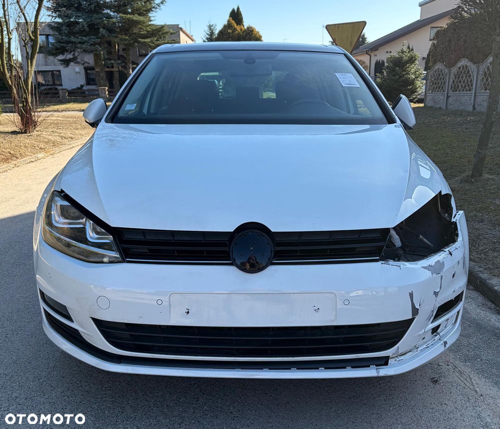 Volkswagen Golf - 1