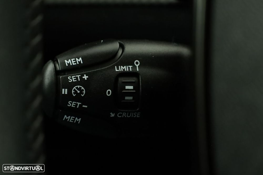 Peugeot 2008 1.2 PureTech Allure - 18