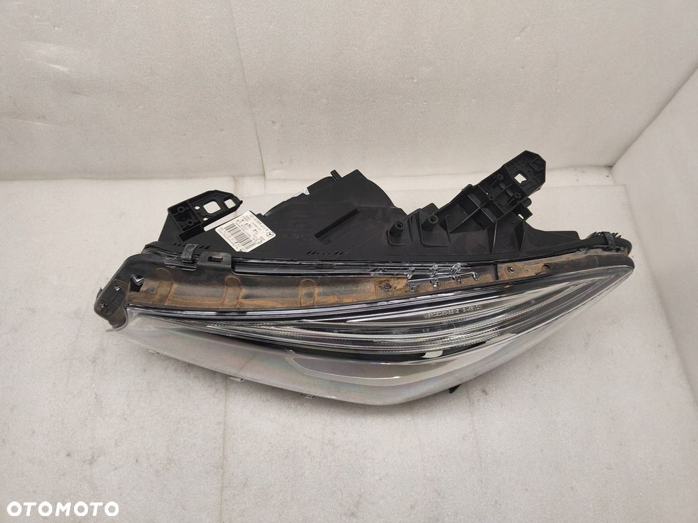 Mercedes-Benz CLA W117 XENON Przód strona lewa A1179065100 - 3