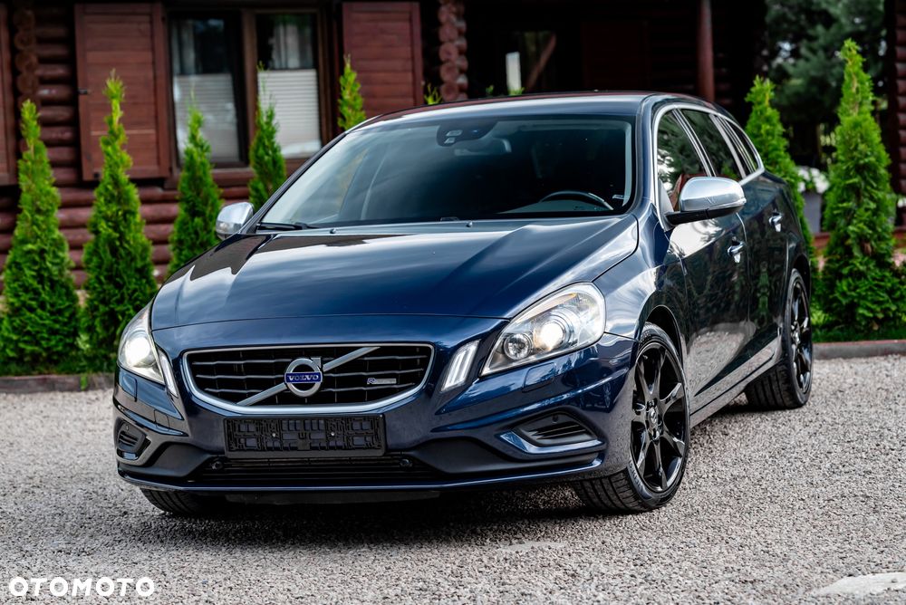 Volvo V60 T6 AWD R-Design - 1