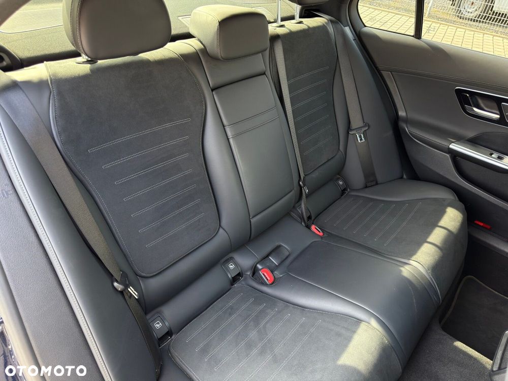 Mercedes-Benz Klasa C 200 mHEV 4-Matic AMG - 26