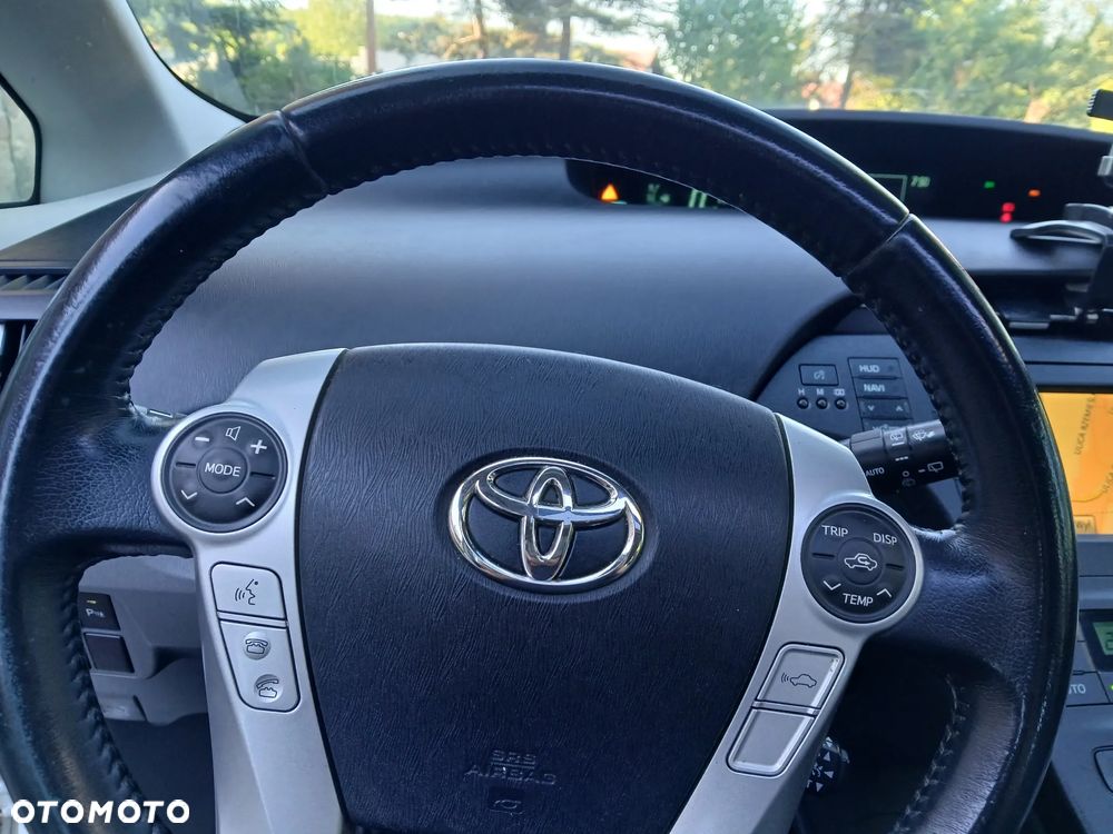 Toyota Prius (Hybrid) Executive - 12