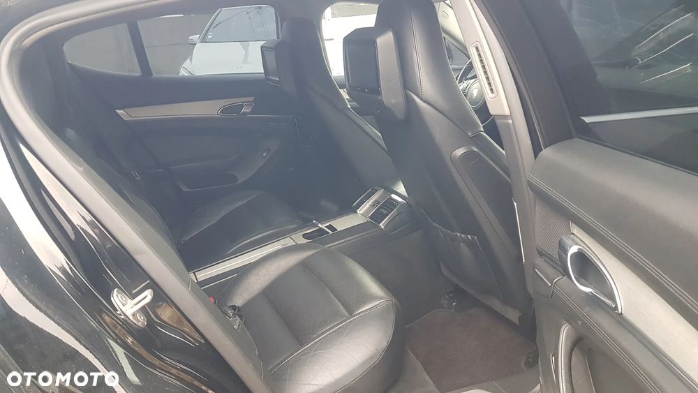 Porsche Panamera 4S PDK - 30
