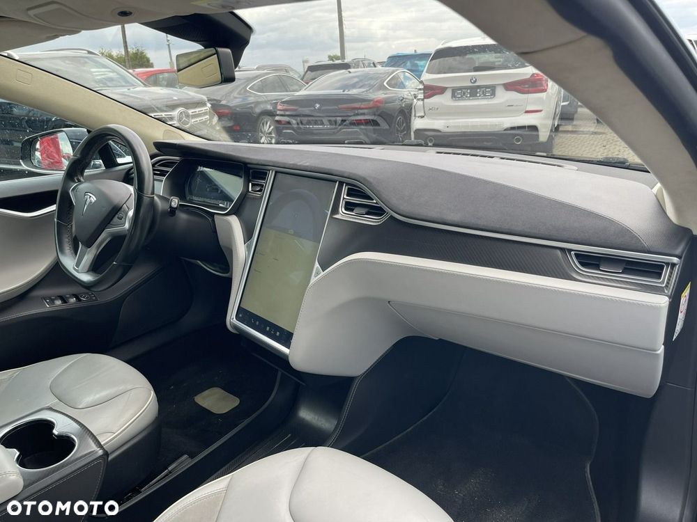 Tesla Model S 85 - 10