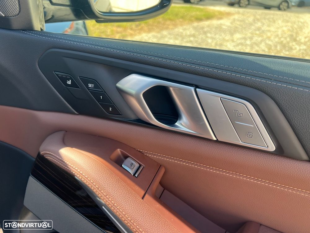 BMW X7 30 d xDrive Pack M - 17