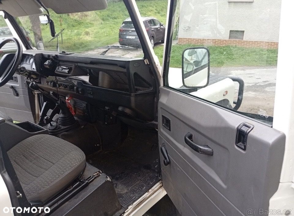 Land Rover Defender - 5