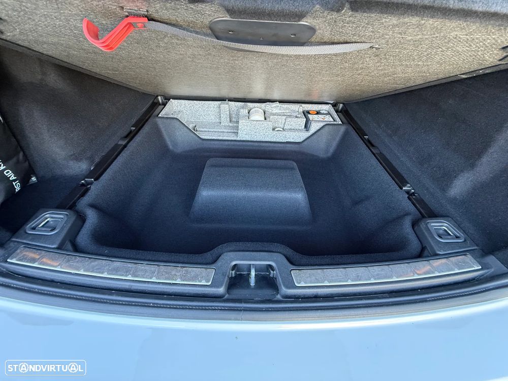 Volvo XC 60 2.0 D4 R-Design Geartronic - 18