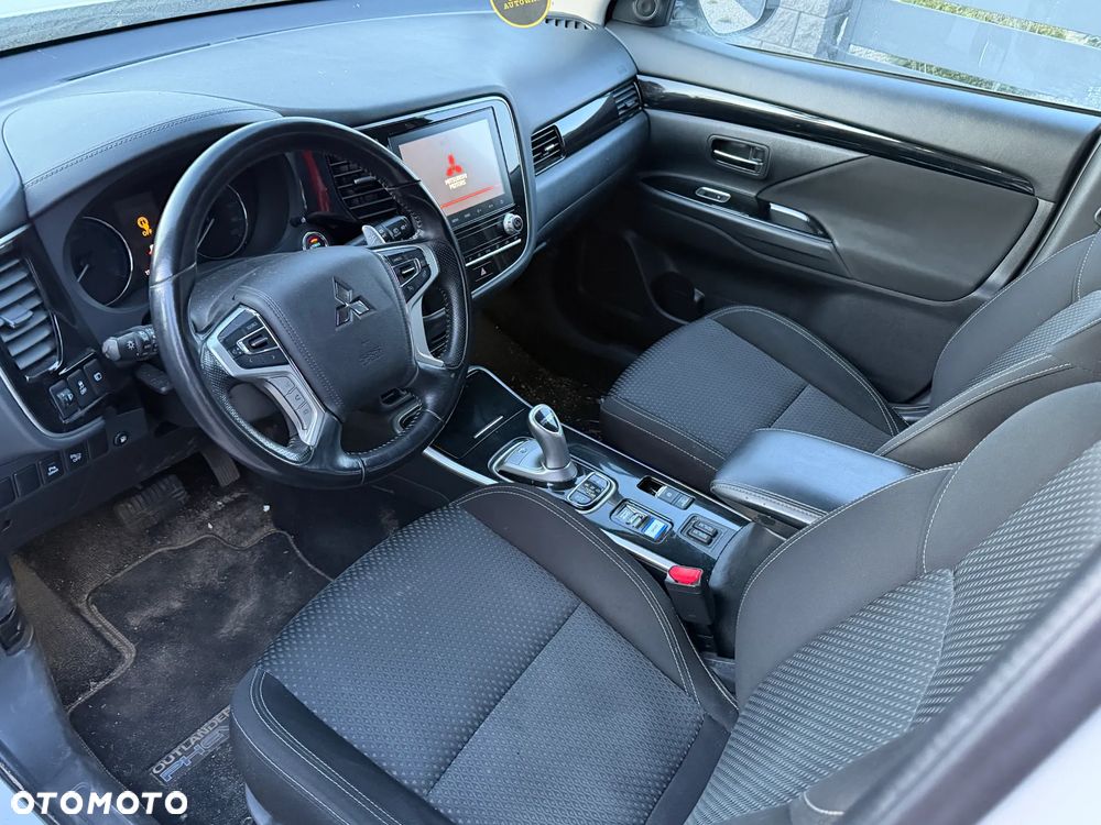 Mitsubishi Outlander Intense + - 10