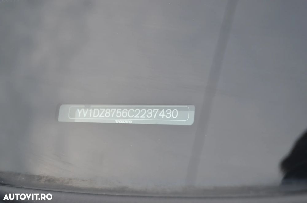 Volvo XC 60 2.4D AWD Aut. RDesign - 13