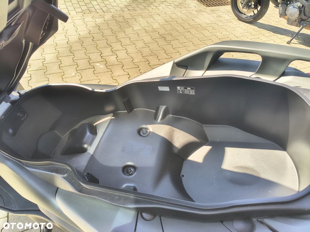 Yamaha X-max - 6