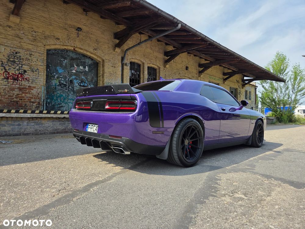 Dodge Challenger - 6