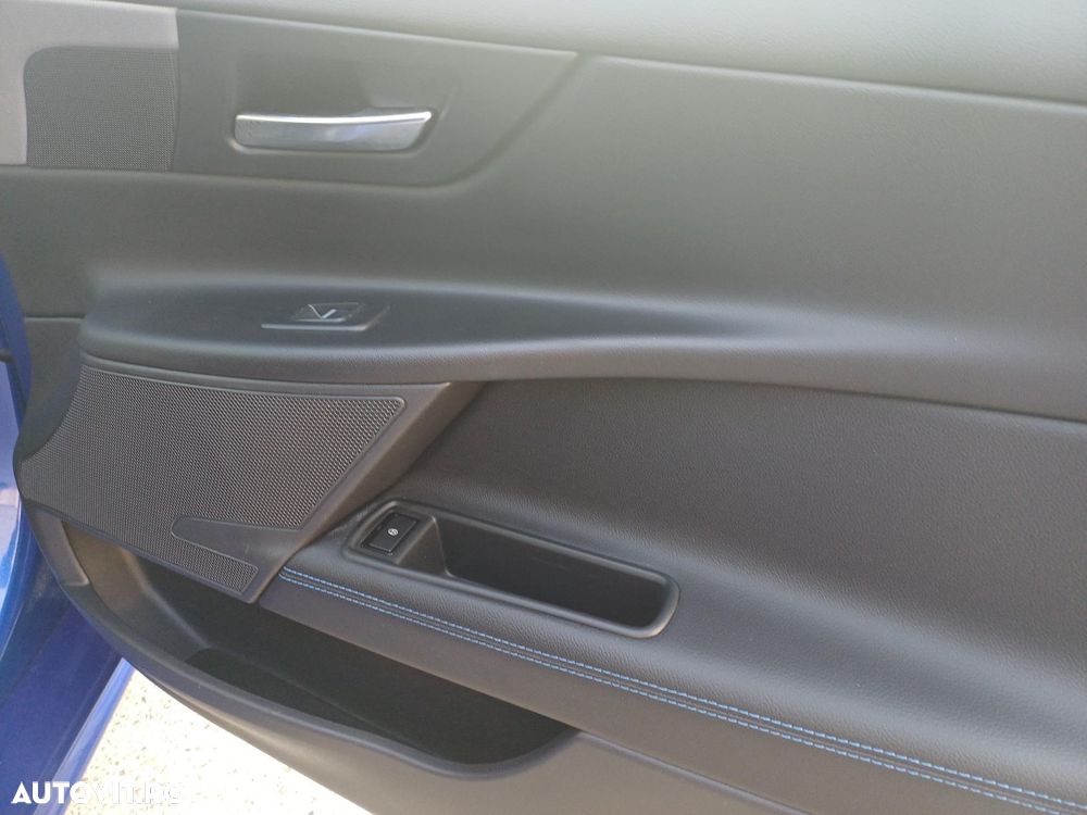 Jaguar XE 2.0 AWD R-Sport - 24