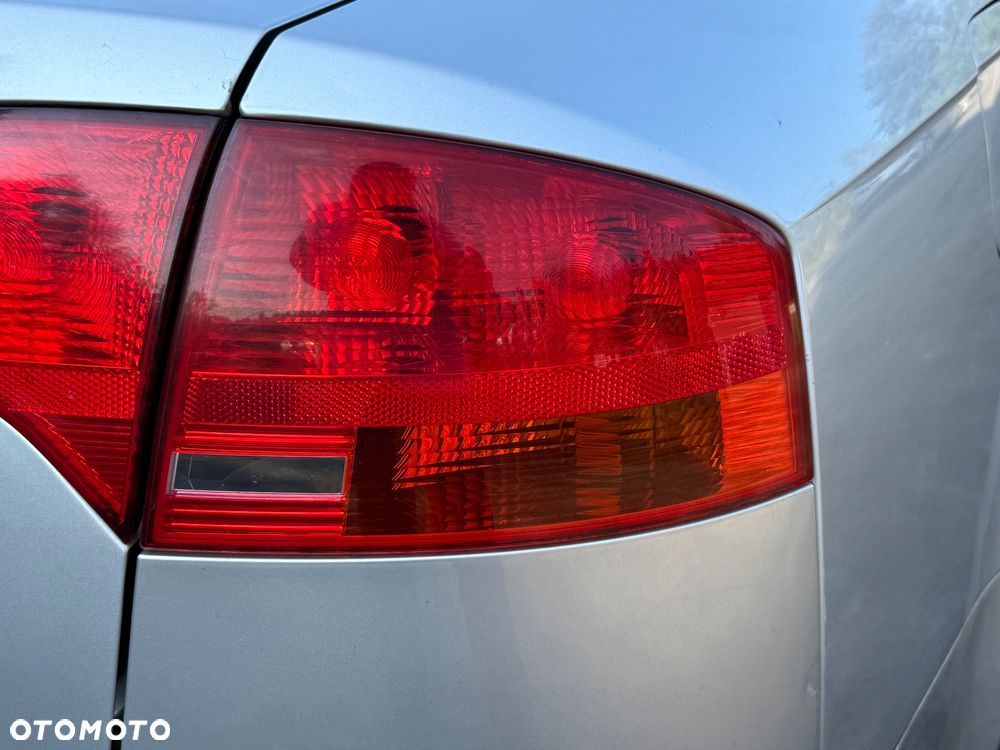 LAMPA TYLNA PRAWA LEWA AUDI A4 B7 SEDAN -WYSYŁKA- - 1