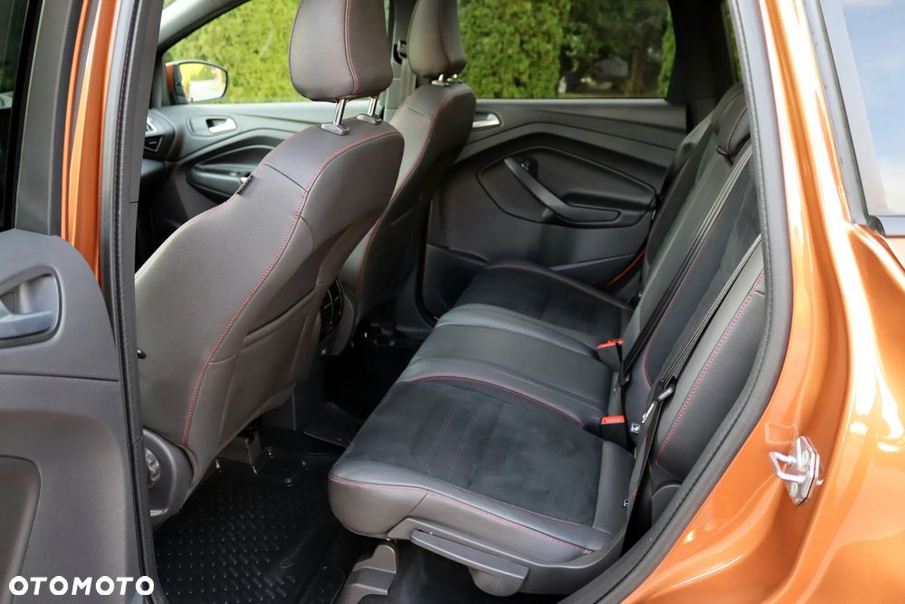 Ford Kuga 1.5 EcoBoost 2x4 ST-Line - 28