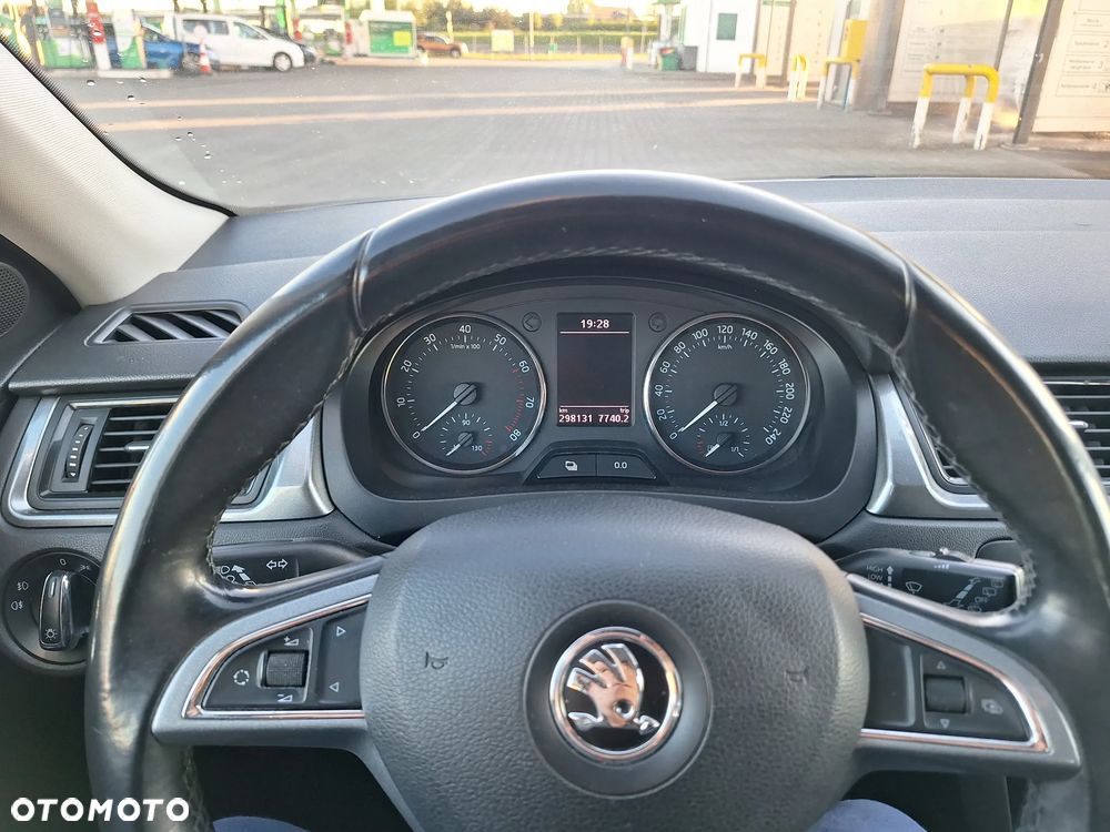 Skoda RAPID 1.2 TSI Ambition - 8