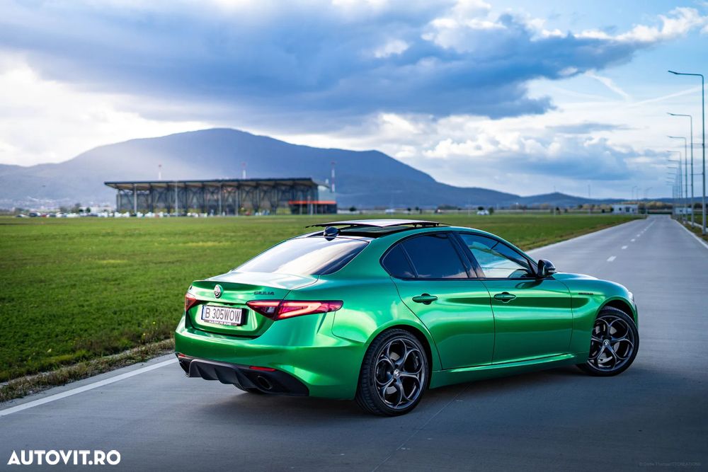 Alfa Romeo Giulia 2.0 Turbo 16V AT8-Q4 Estrema - 3