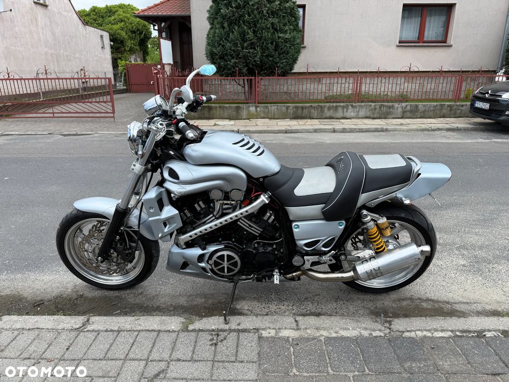 Yamaha V-MAX - 4