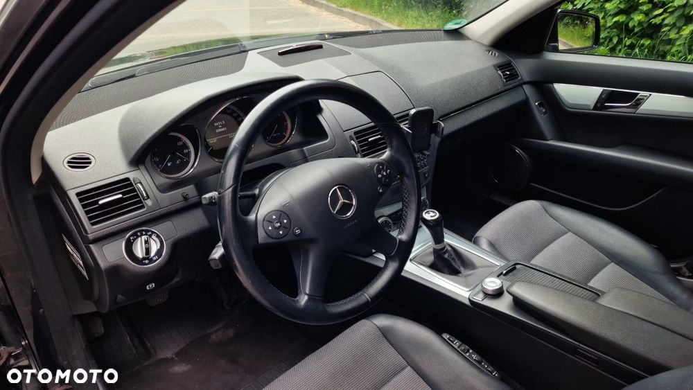 Mercedes-Benz Klasa C 220 CDI DPF BlueEFFICIENCY - 9