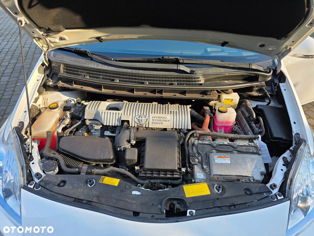Toyota Prius (Hybrid) - 36