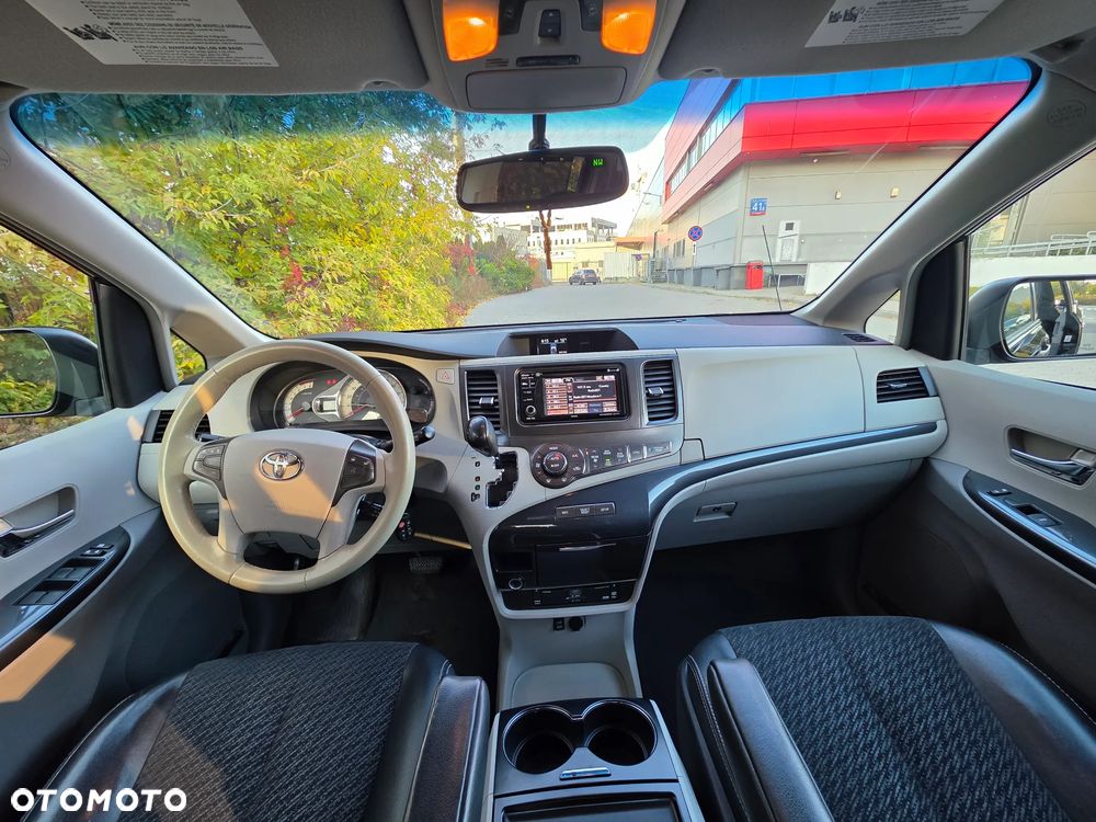 Toyota Sienna - 13