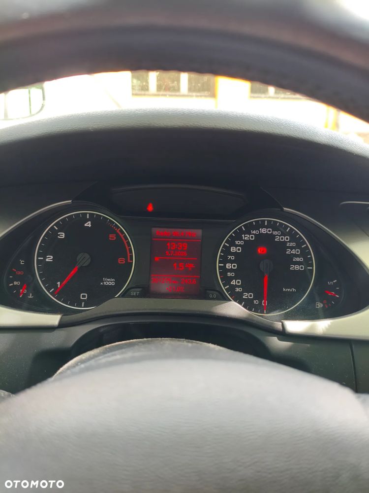 Audi A4 Limousine - 8
