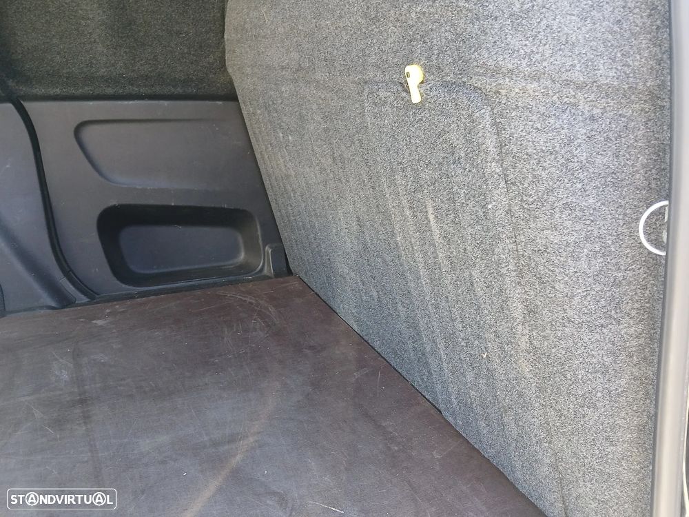 Opel COMBO 3L - 18