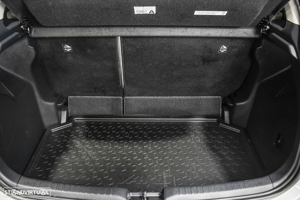 Toyota Yaris 1.5 HDF Luxury - 32