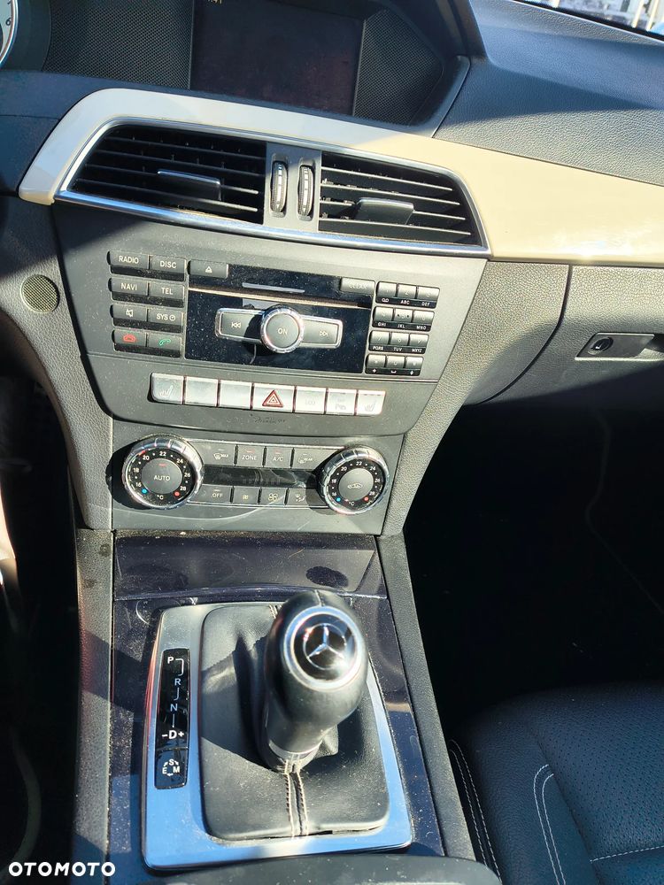 Mercedes-Benz Klasa C 180 BlueEFFICIENCY 7G-TRONIC Edition 1 - 16