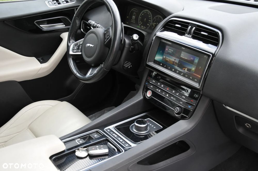 Jaguar F-Pace 2.0 i4D AWD Chequered Flag - 14