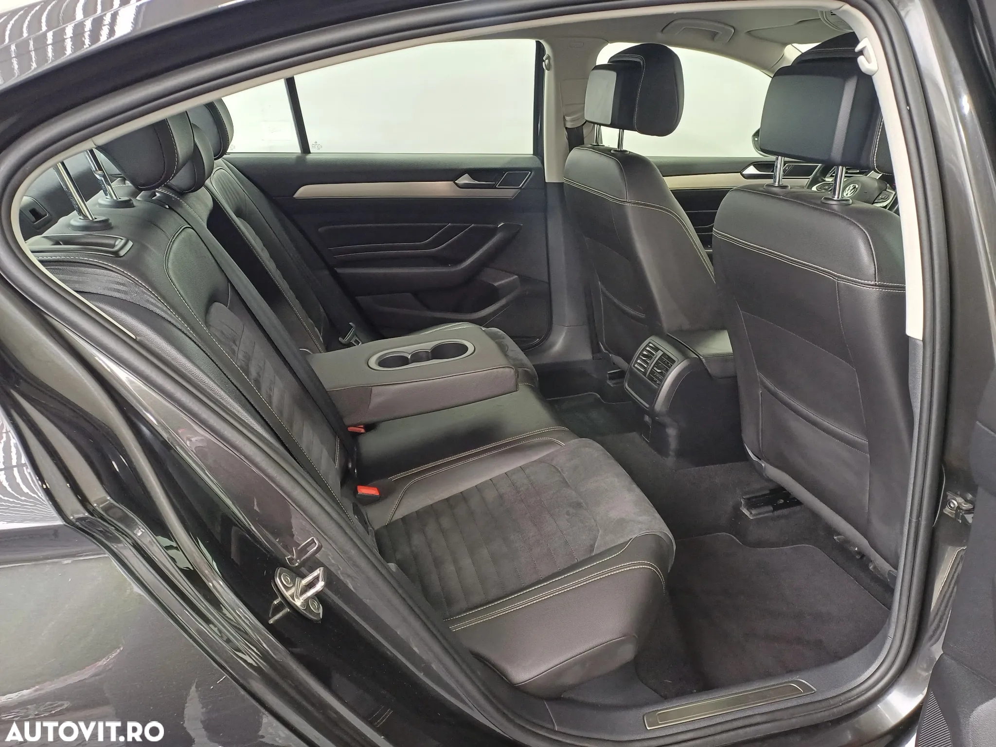 Volkswagen Passat 2.0 TDI DSG Highline - 29