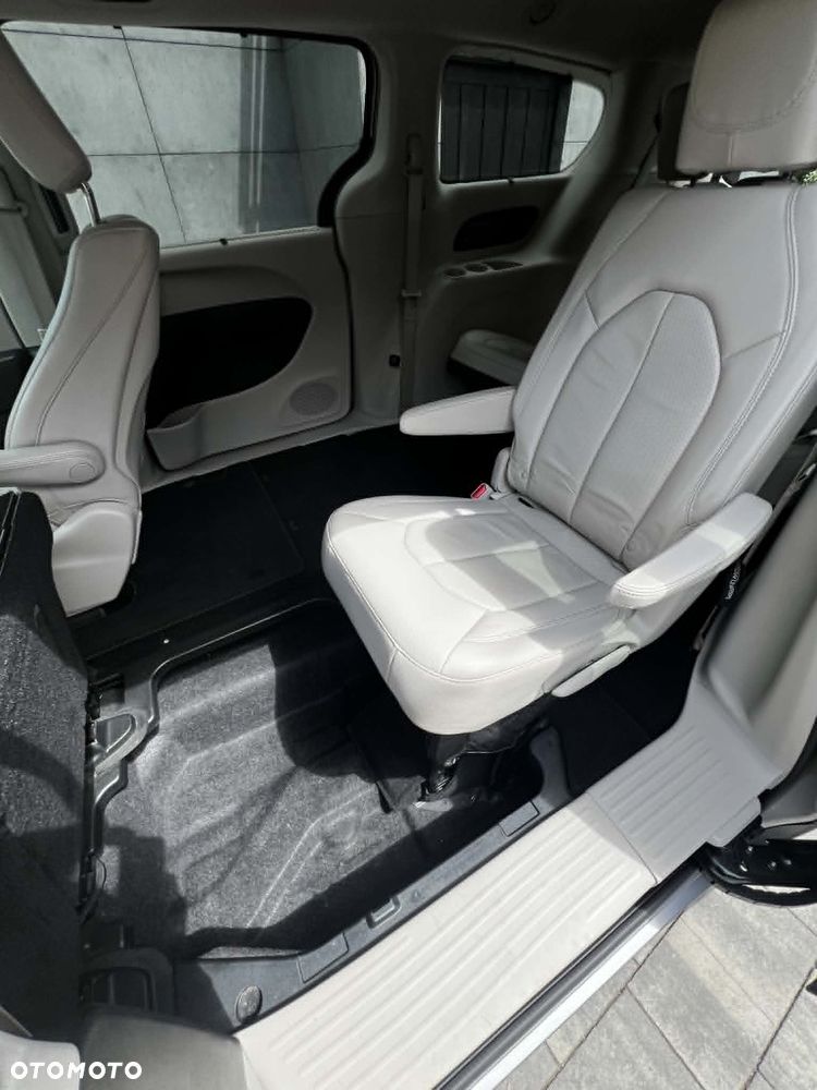 Chrysler Pacifica - 10