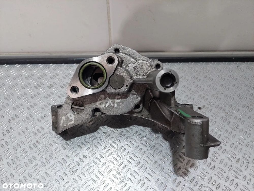POMPA OLEJU VW GOLF V 5 1,9 TDI NR 038115105C - 2