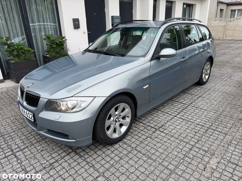 BMW Seria 3 320i - 1