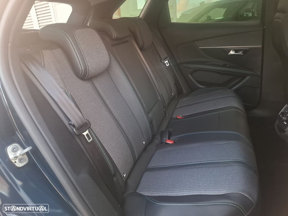 Peugeot 3008 1.6 Hybrid Allure e-EAT8 - 36