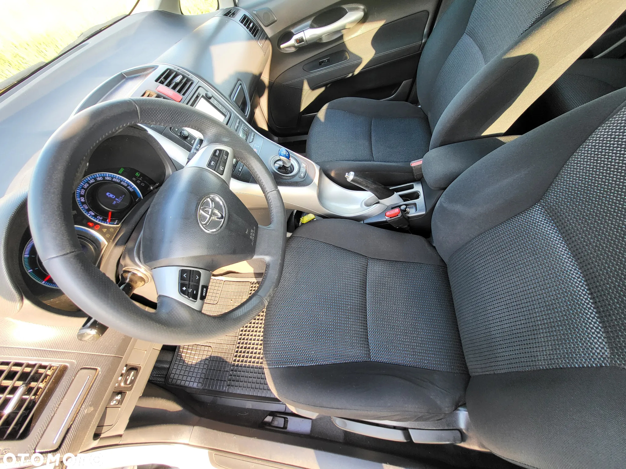 Toyota Auris 1.8 HSD Prestige NAVI - 28