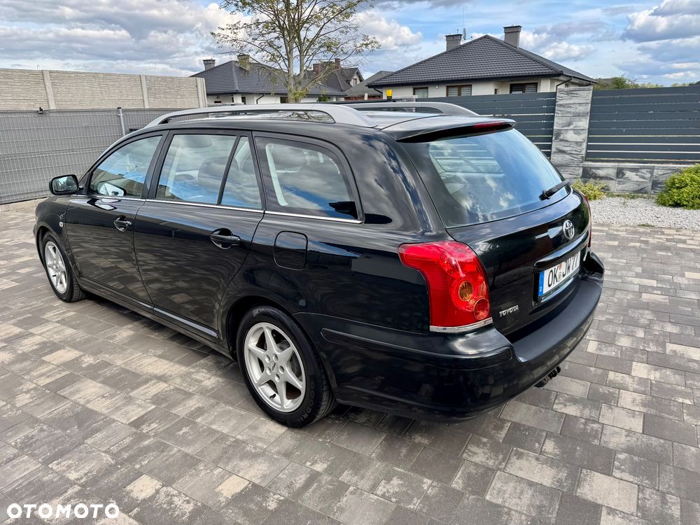 Toyota Avensis - 16