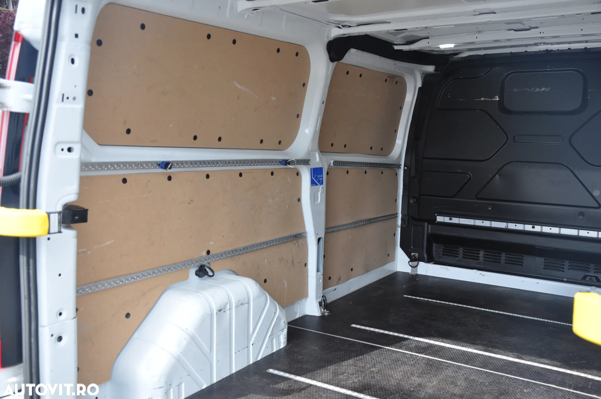 Ford Transit Custom L2H1 Van - 8