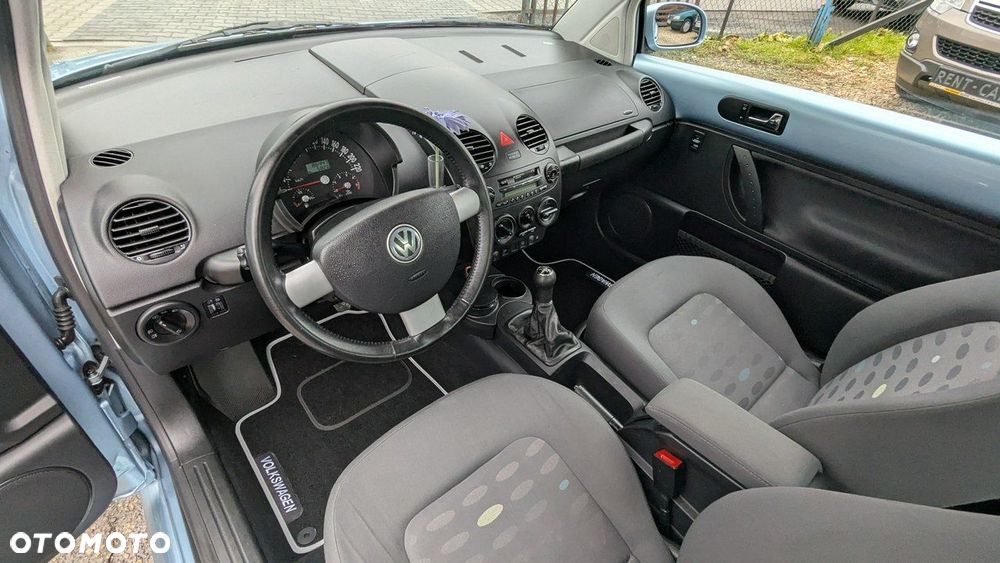 Volkswagen New Beetle - 12