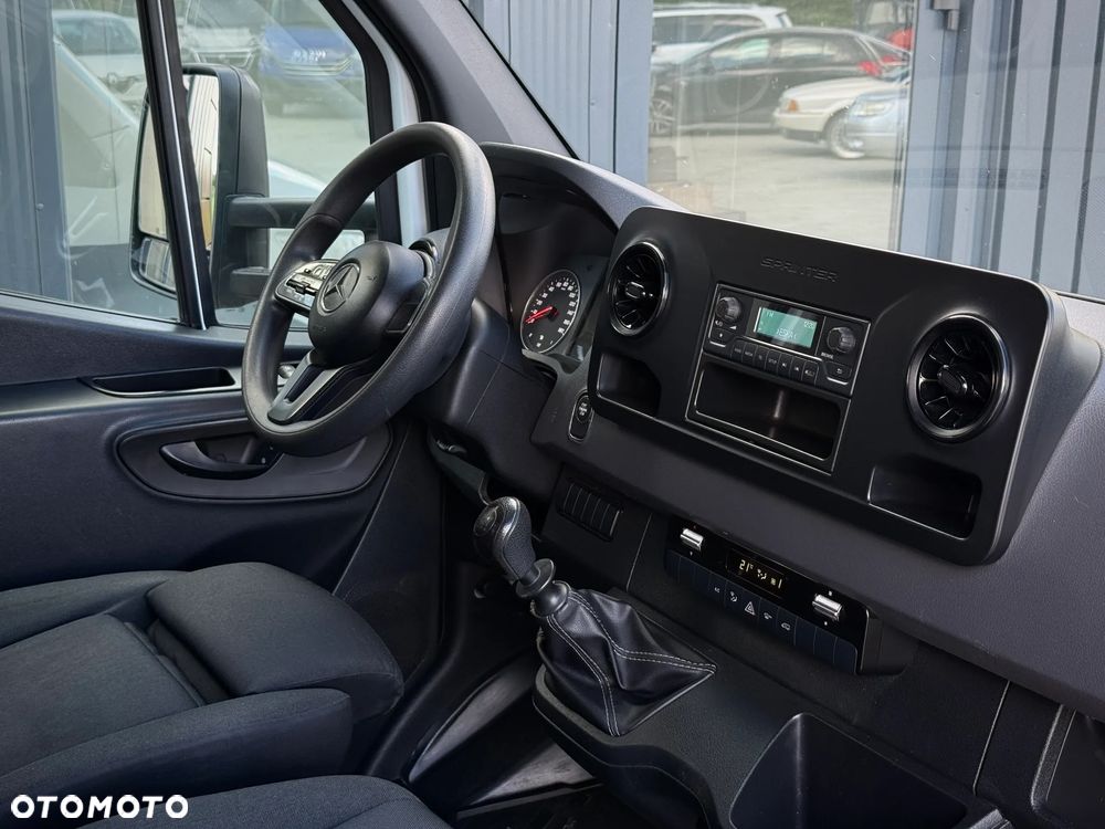 Mercedes-Benz Sprinter 514 CDI / 2.2 140KM / 2019 ROK / Kontener 4,2m + Winda Dhollandia 750KG / ZAREJESTROWANY W PL - 25