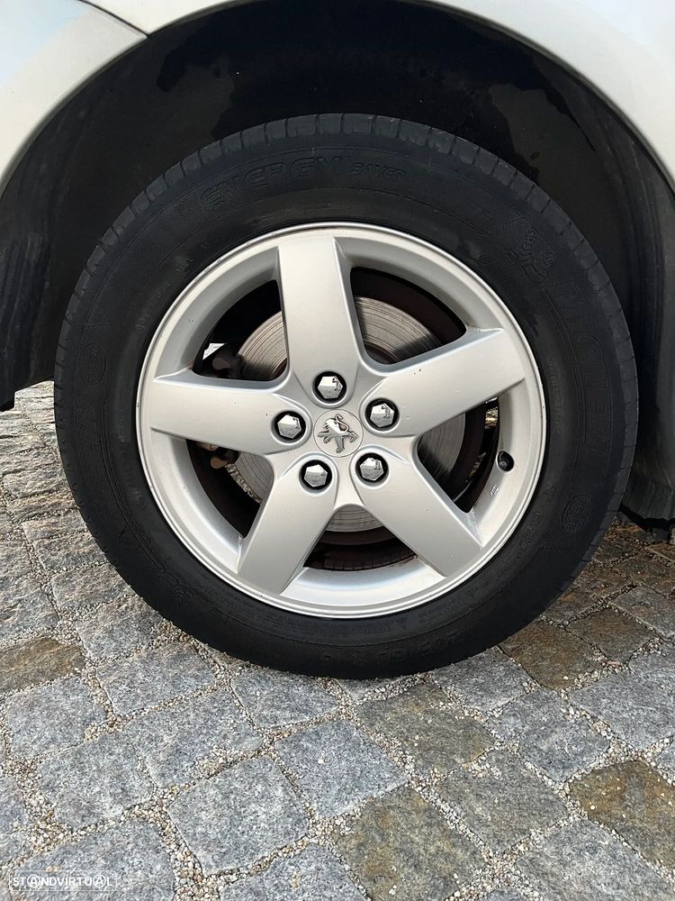 Peugeot 407 SW 1.6 HDi Premium - 17