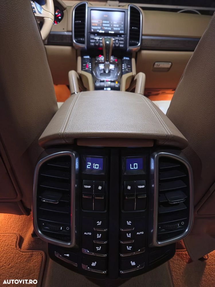 Porsche Cayenne 3.0 L V6 - 11