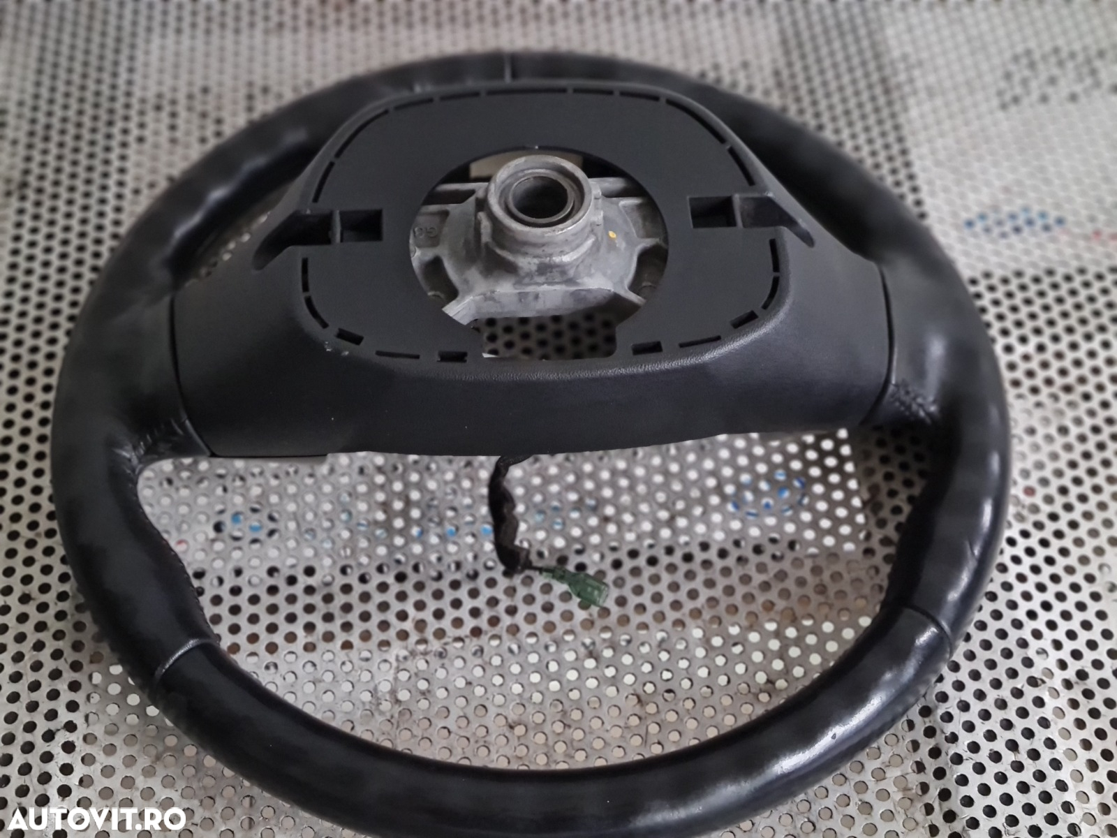 Volan Din Piele Cu Comenzi Hyundai IX35 An 2009-2010-2011-2012-2013-2014-2015 In Stare Foarte Buna - 5